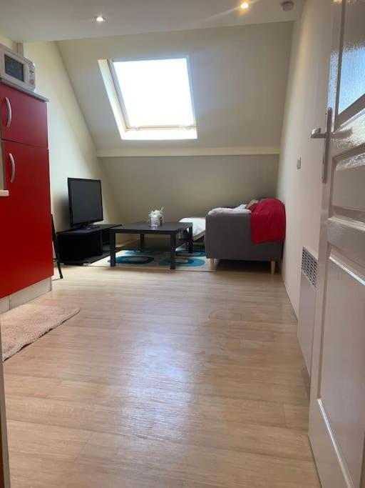 Studio Meuble Dans Une Maison Limay 外观 照片