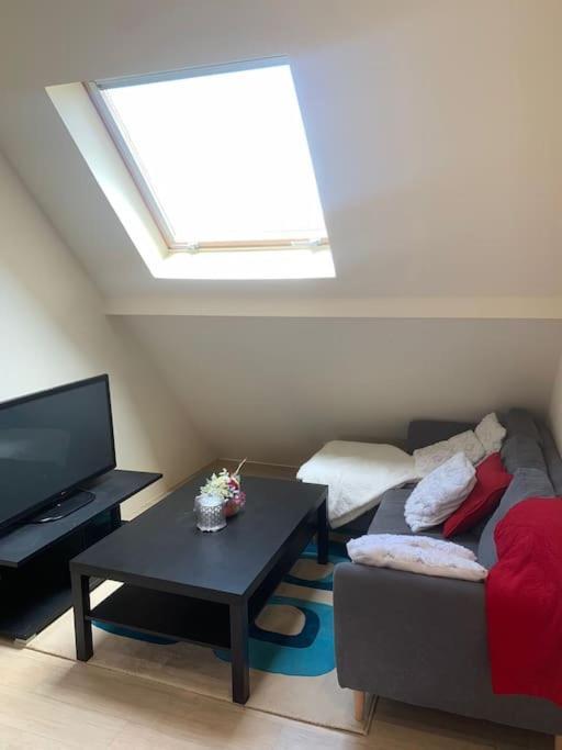 Studio Meuble Dans Une Maison Limay 外观 照片